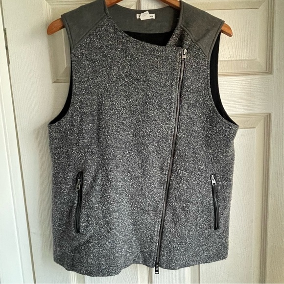 Club Monaco Vest Size L  Asymmetrical Front Zimmer Grey

@5 - Picture 14 of 15